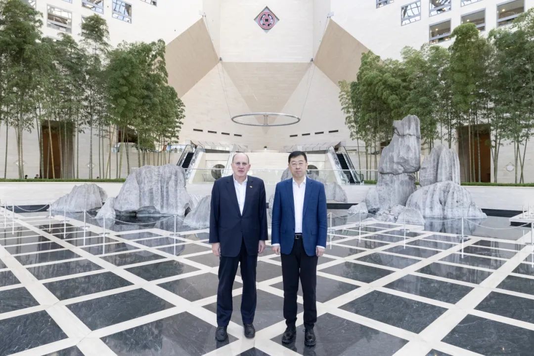 葛海蛟会见英国汇丰集团主席杜嘉祺